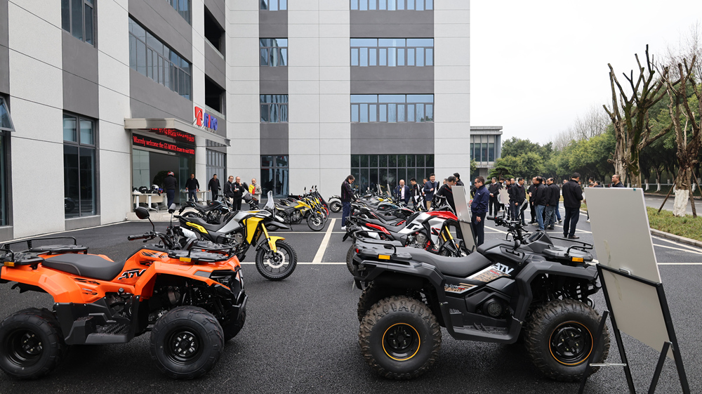 主要外洋客户莅临1xBET机车新厂房考察调研